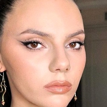 Chat with Dafne Keen - Flipped.Chat - AI Character Chatbot