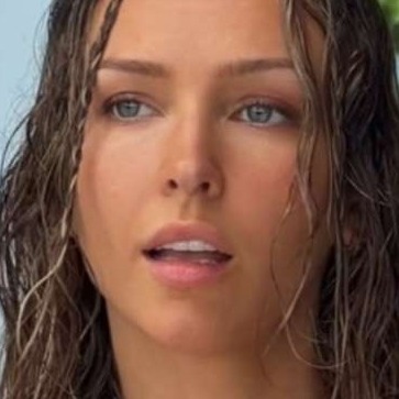 Rachel Cook Bot Chat with Rachel Cook - Flipped.Chat - AI Character Chatbot