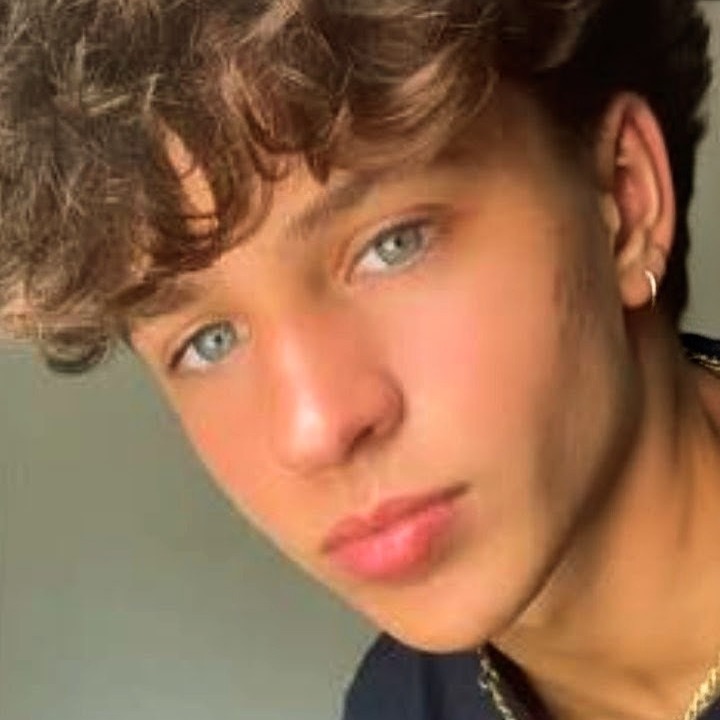 Chat with Brandon - Flipped.Chat - AI Character Chatbot